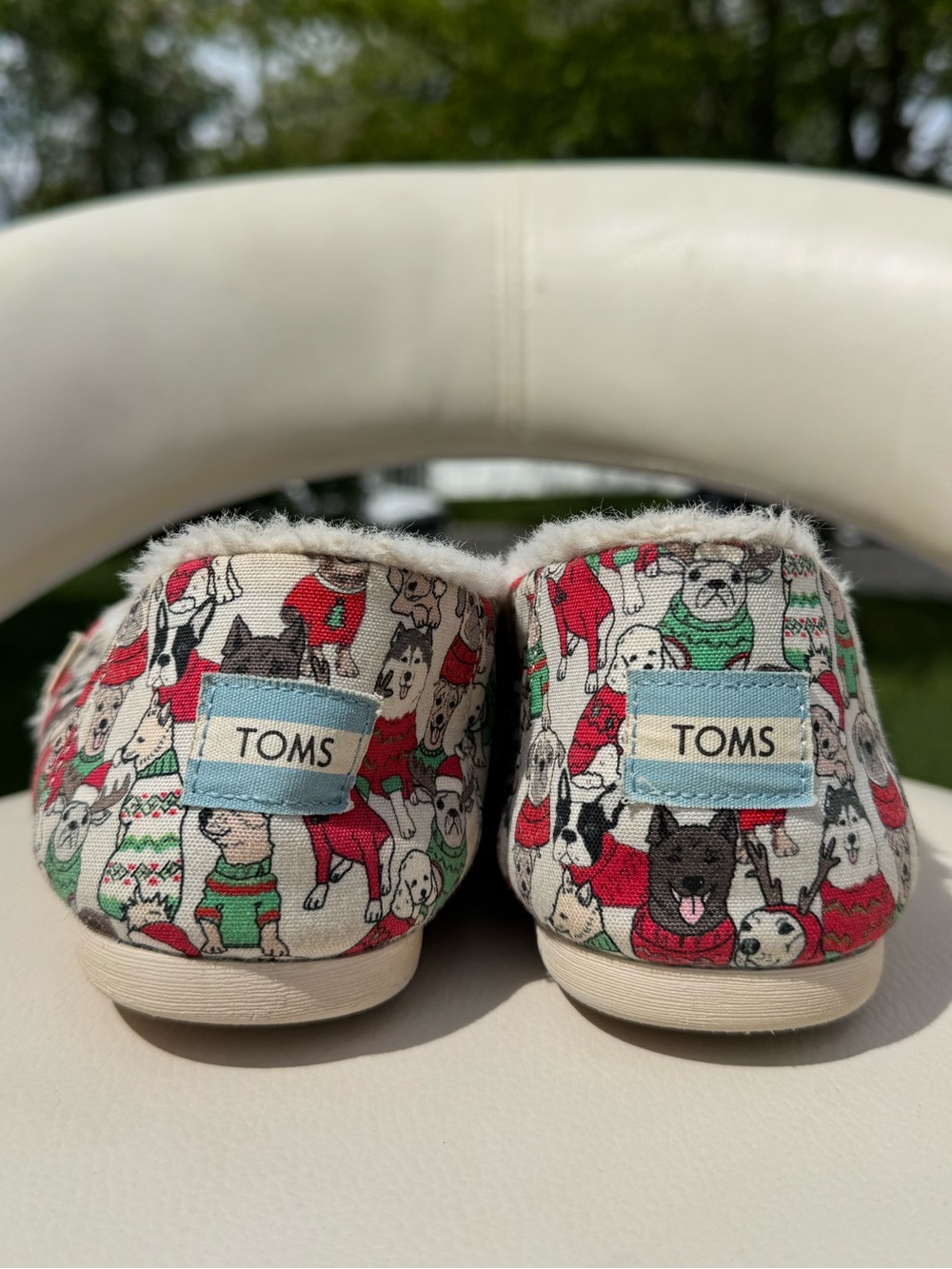 TOMS Christmas Dogs Fleece Lined Slippers Size 8.5